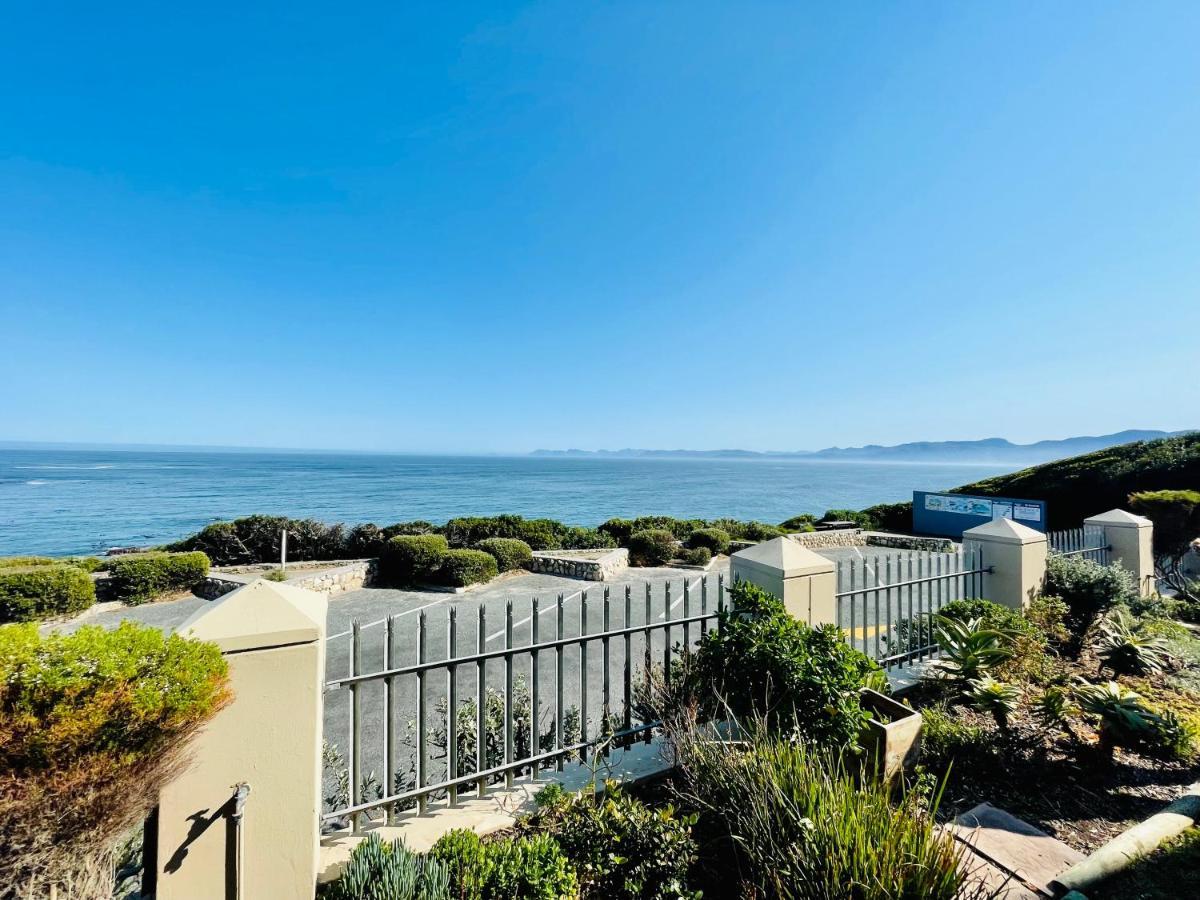 The View At Whale Cove De Kelders Apartment Luaran gambar