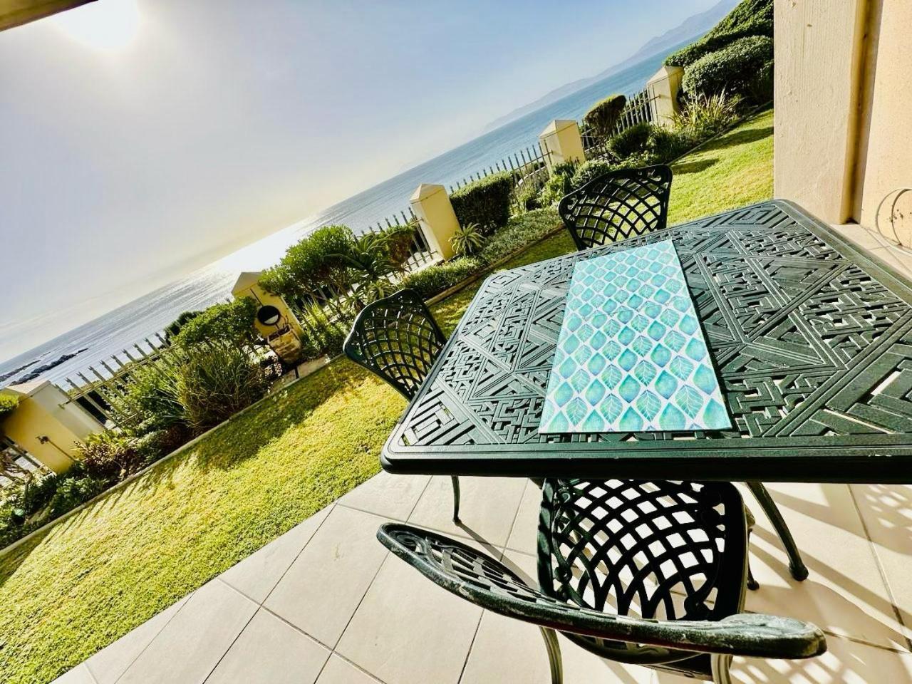 The View At Whale Cove De Kelders Apartment Luaran gambar